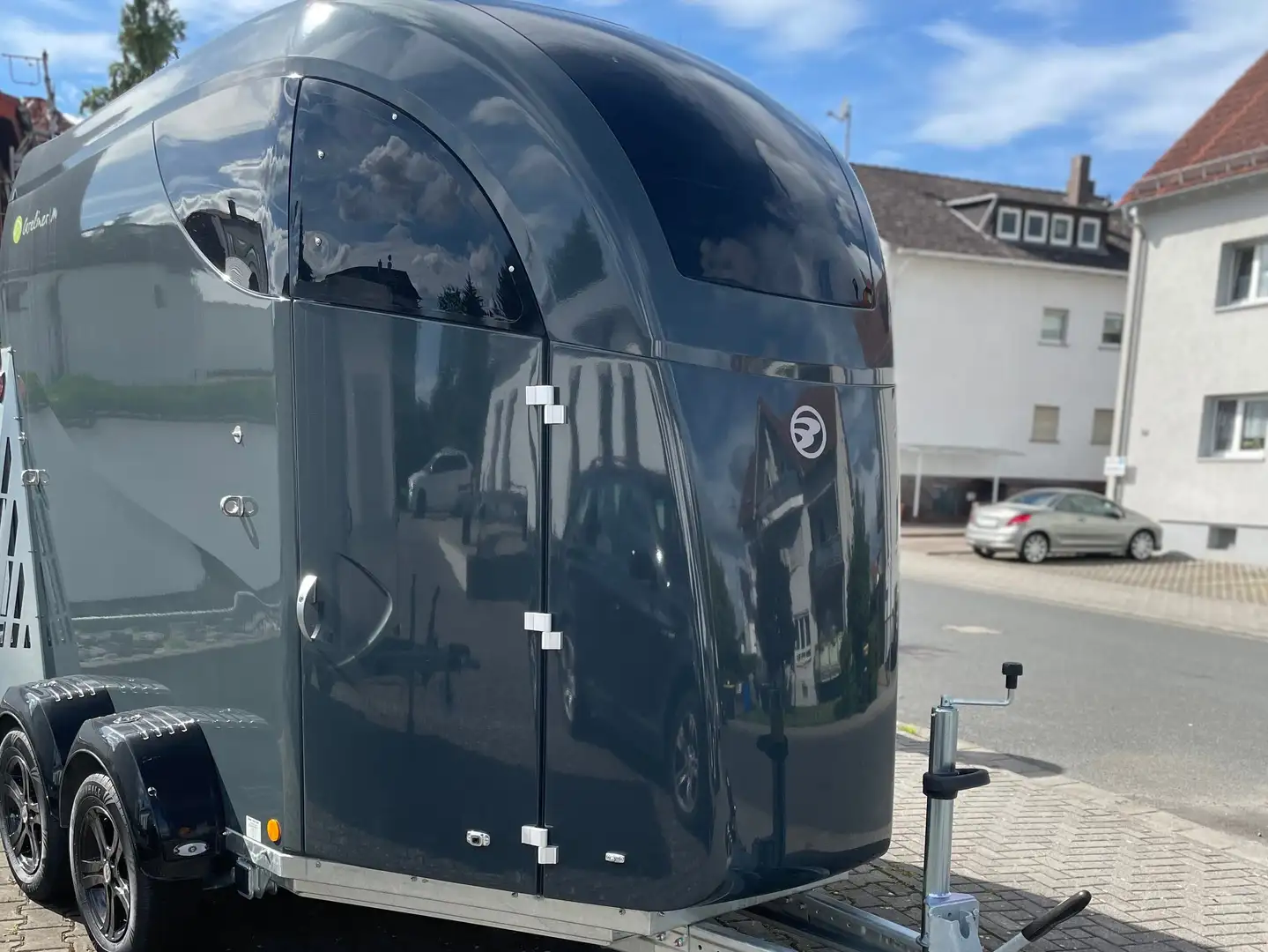 86938dd0-b3c1-4cf7-a590-beef5c625323_482aeccd-f442-4db3-acf9-45c3d0fff875.webp Van 2 Chevaux Careliner M Grau – Image 1