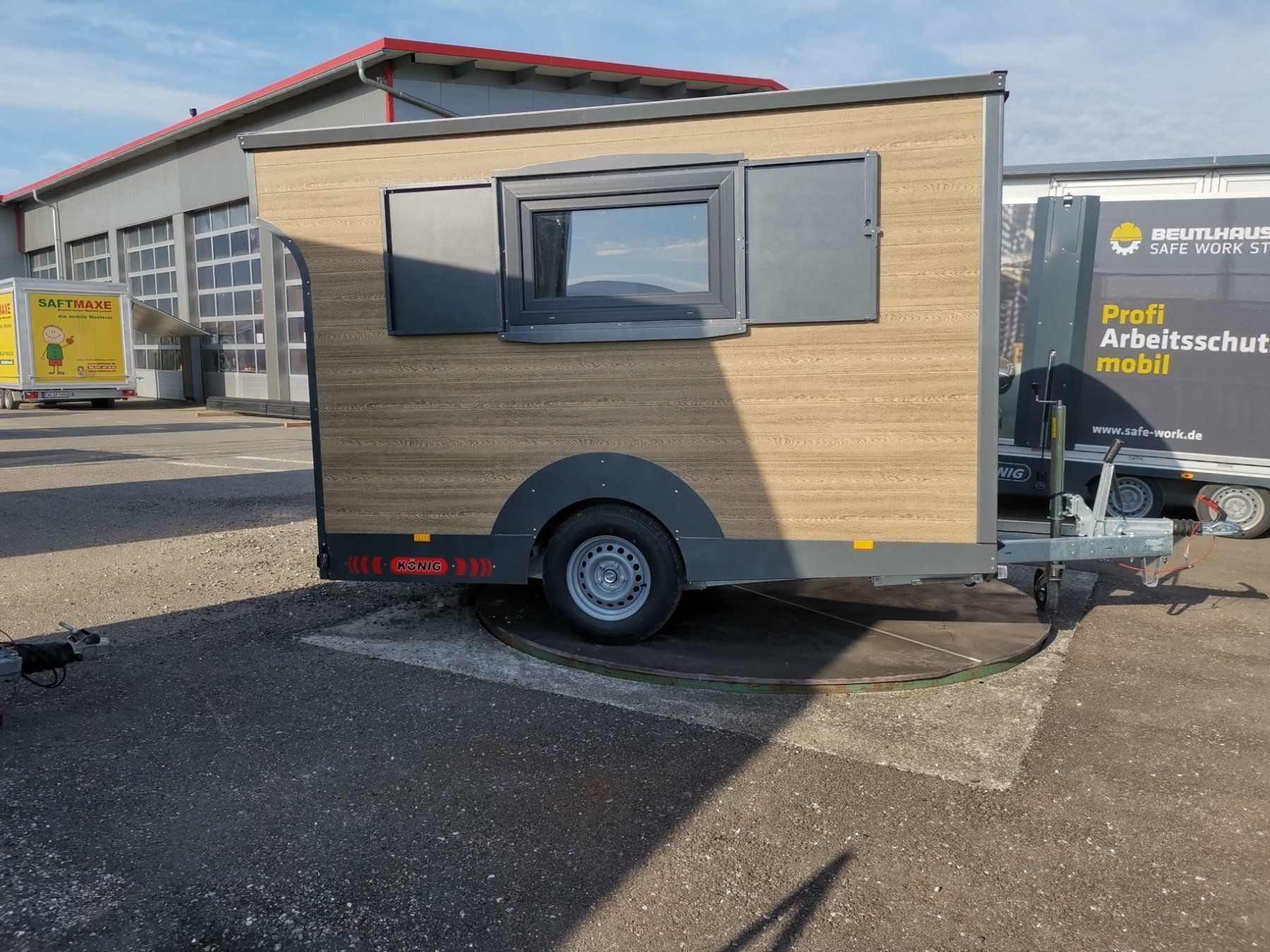 KÖNIG TINY NEU Isolierter Wohnwagen
