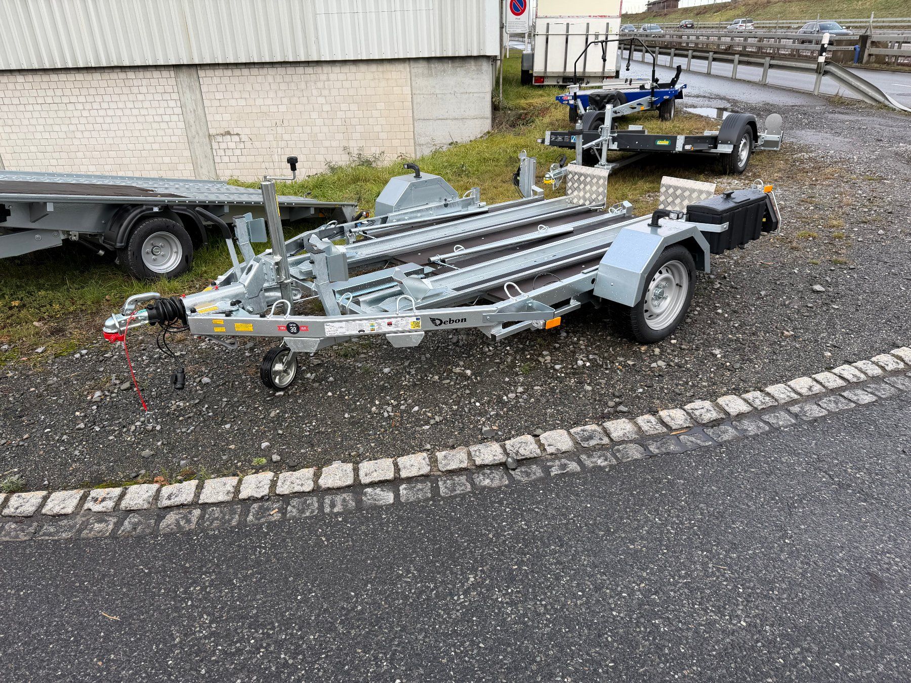 Meister-NFZ Modell 1300 Kippanhänger, 2 Motorräder – Neu